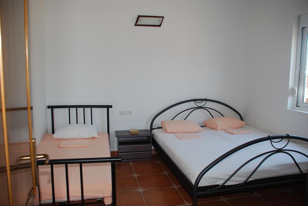 Guest House Nura Ulcinj Szoba fotó