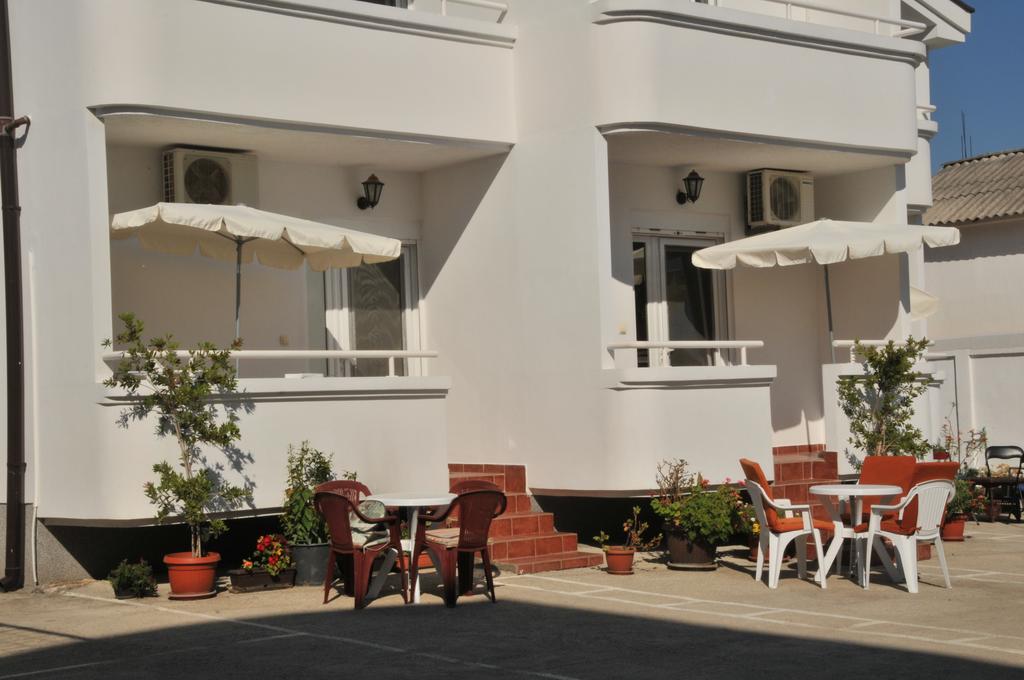 Guest House Nura Ulcinj Kültér fotó
